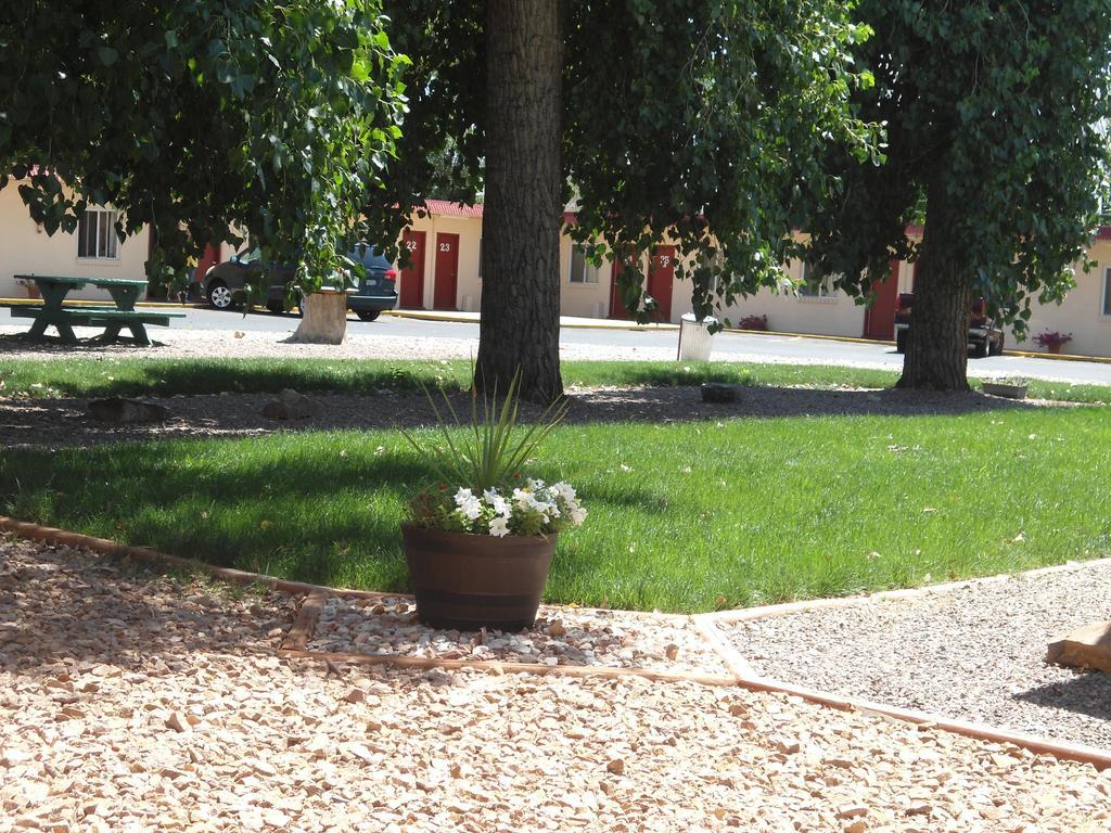 Travel Inn Motel Кениън Сити Екстериор снимка