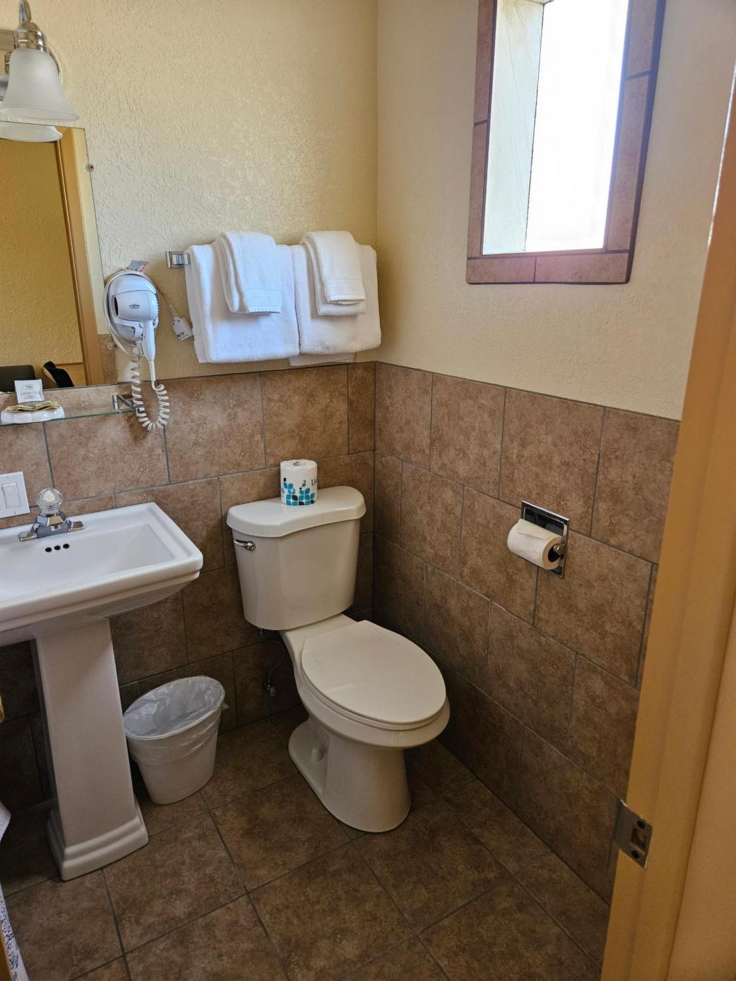 Travel Inn Motel Кениън Сити Екстериор снимка