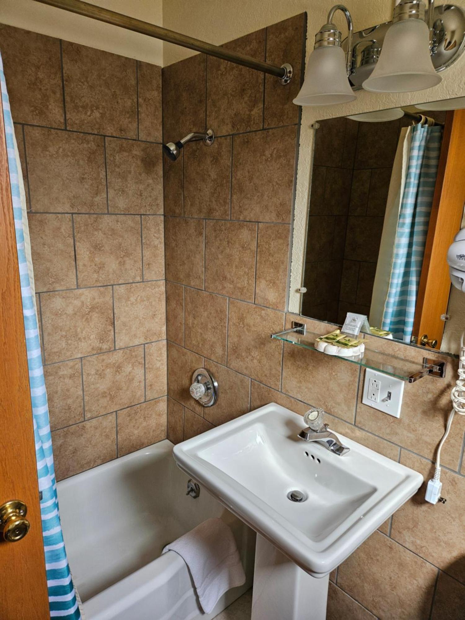 Travel Inn Motel Кениън Сити Екстериор снимка