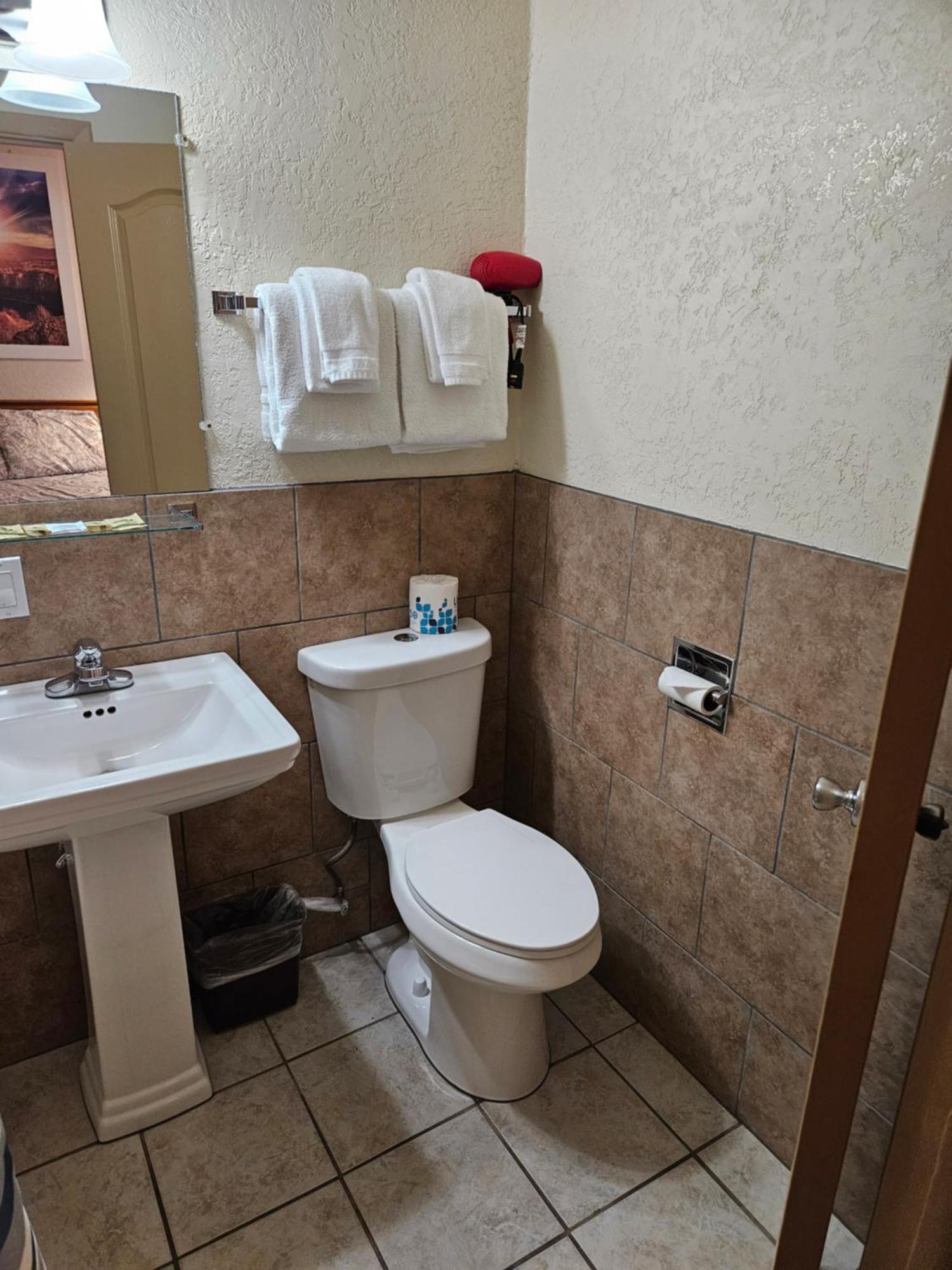 Travel Inn Motel Кениън Сити Екстериор снимка