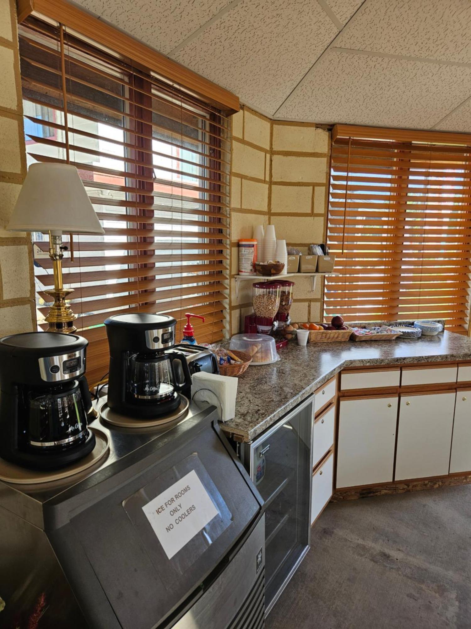 Travel Inn Motel Кениън Сити Екстериор снимка