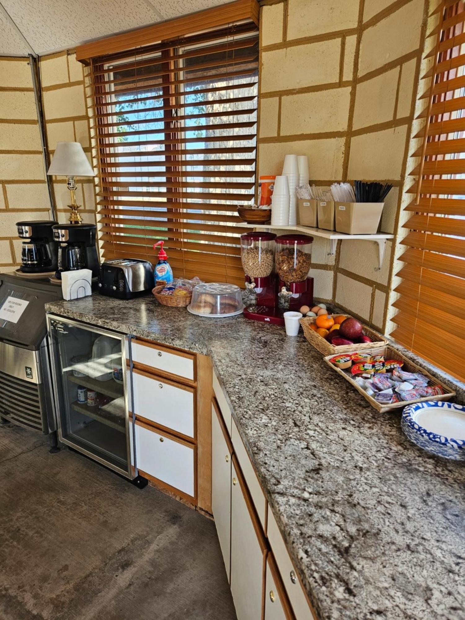 Travel Inn Motel Кениън Сити Екстериор снимка